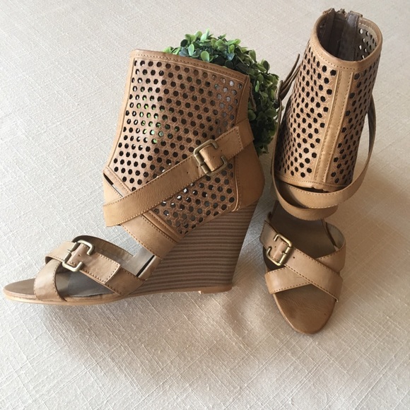 Wedge strap sandal - Picture 4 of 4